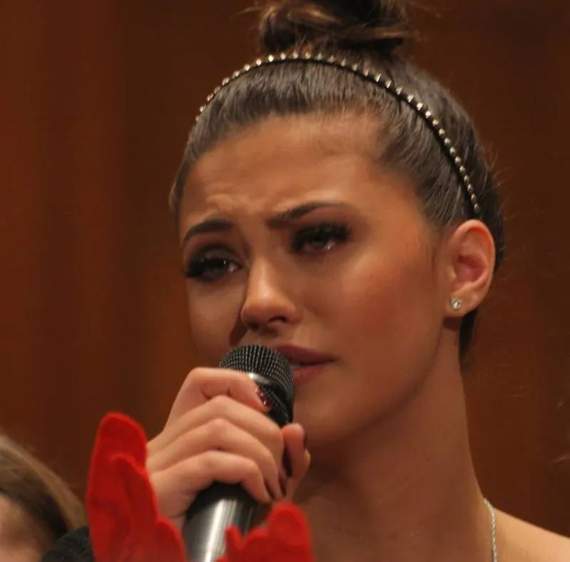  Antonia a izbucnit în lacrimi in faţa a sute de copii