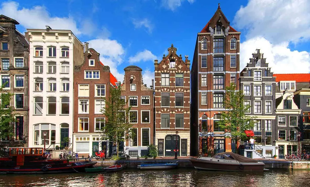 Amsterdam vrea să introducă cea mai mare taxă turistică din lume