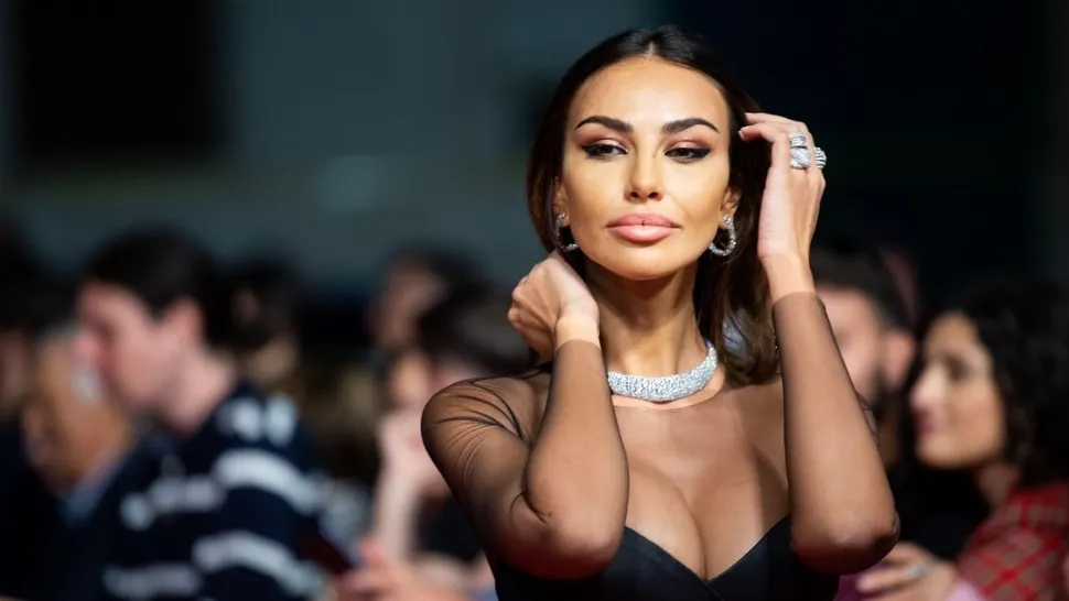 Motivul pentru care Mădălina Ghenea își toarnă lapte pe frunte