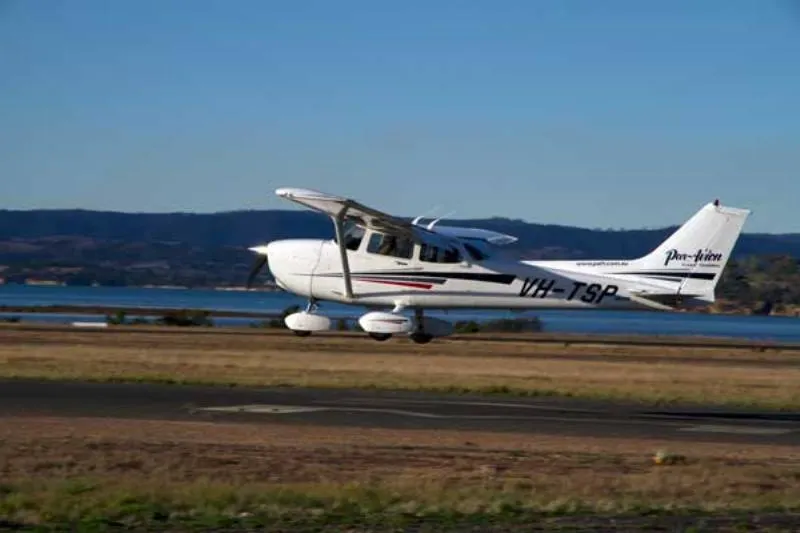 Tu ai putea renunța? Mulți oameni refuză deja zborul cu avionul pentru a salva planeta