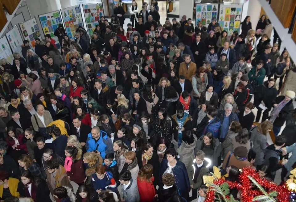 Rezultate PISA 2018. Aproape jumătate din elevii români sunt analfabeți funcțional