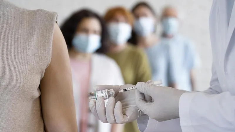 Dimineața sau după-amiaza: la ce oră din zi este cel mai bine să vă vaccinați?