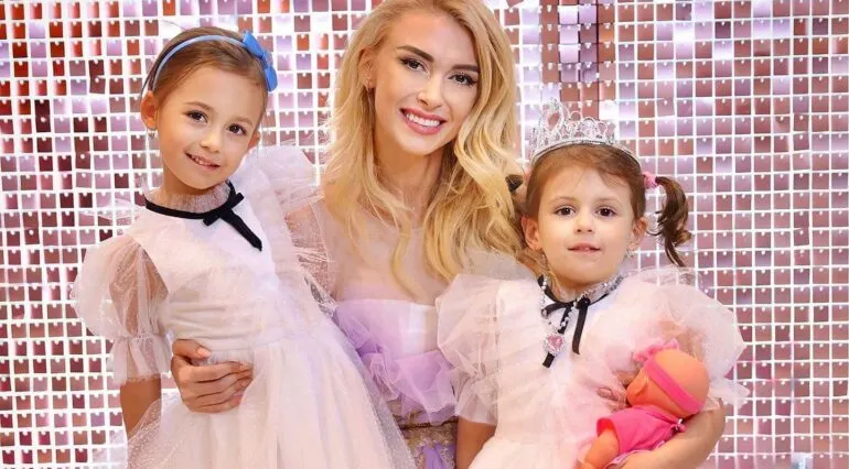 De ce și-a retras Andreea Bălan fetele de la privat și le-a mutat la stat