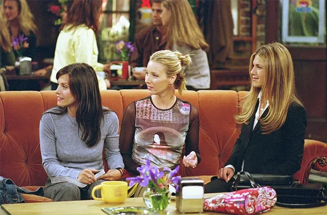 Ținute din „Friends” pe care le poți încorpora cu ușurință în garderoba ta de zi cu zi