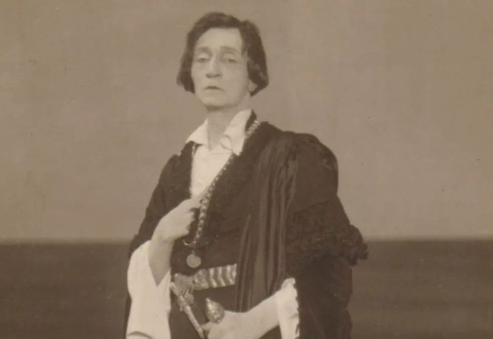 De Ziua Mondială a Teatrului, Muzeul TNB vă invită să aflaţi povestea costumului care a marcat destinul unui mare actor: Aristide Demetriade în Hamlet
