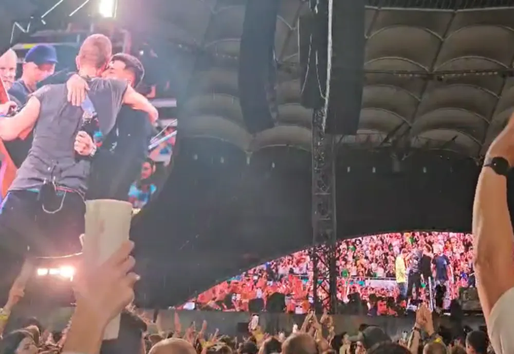 Babasha a cântat din nou pe scena Coldplay. Care a fost reacția publicului de această dată