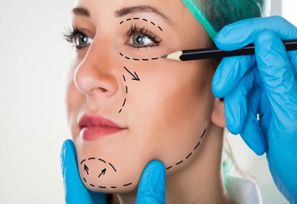 Tânără cercetată la Sibiu pentru proceduri de estetică medicală făcute fără drept