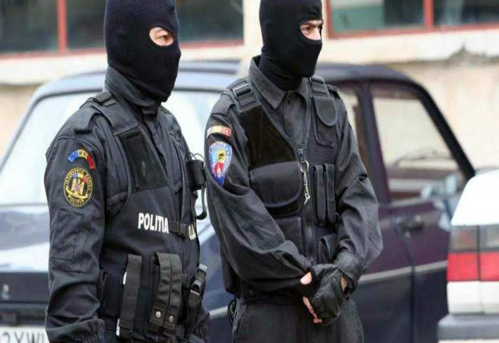  Percheziții uriașe la Casa de Pensii București: grupare suspectată că „fabrica” vechime în muncă