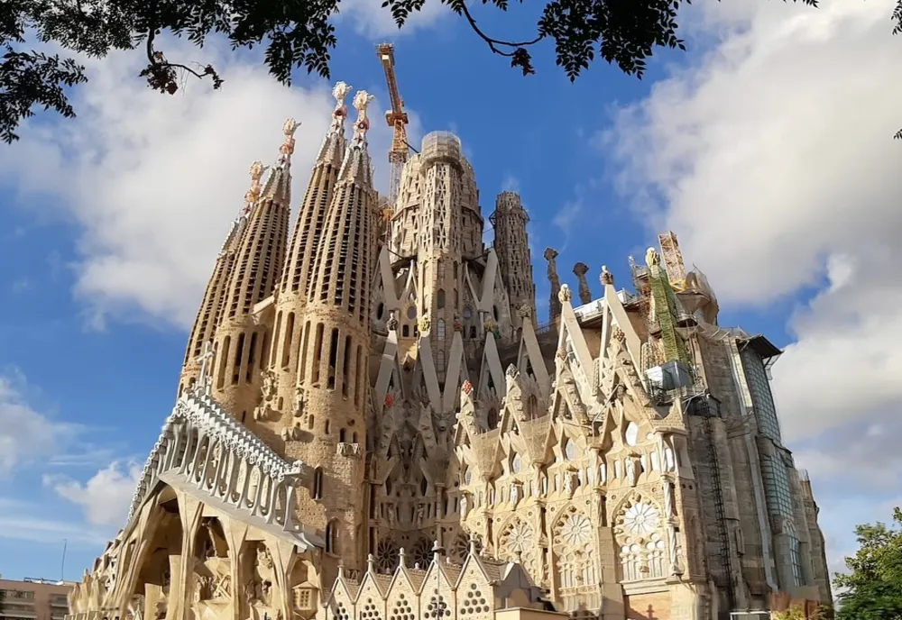Barcelona, sufocată de turiști. Taxa turistică pentru vizitatori a fost majorată