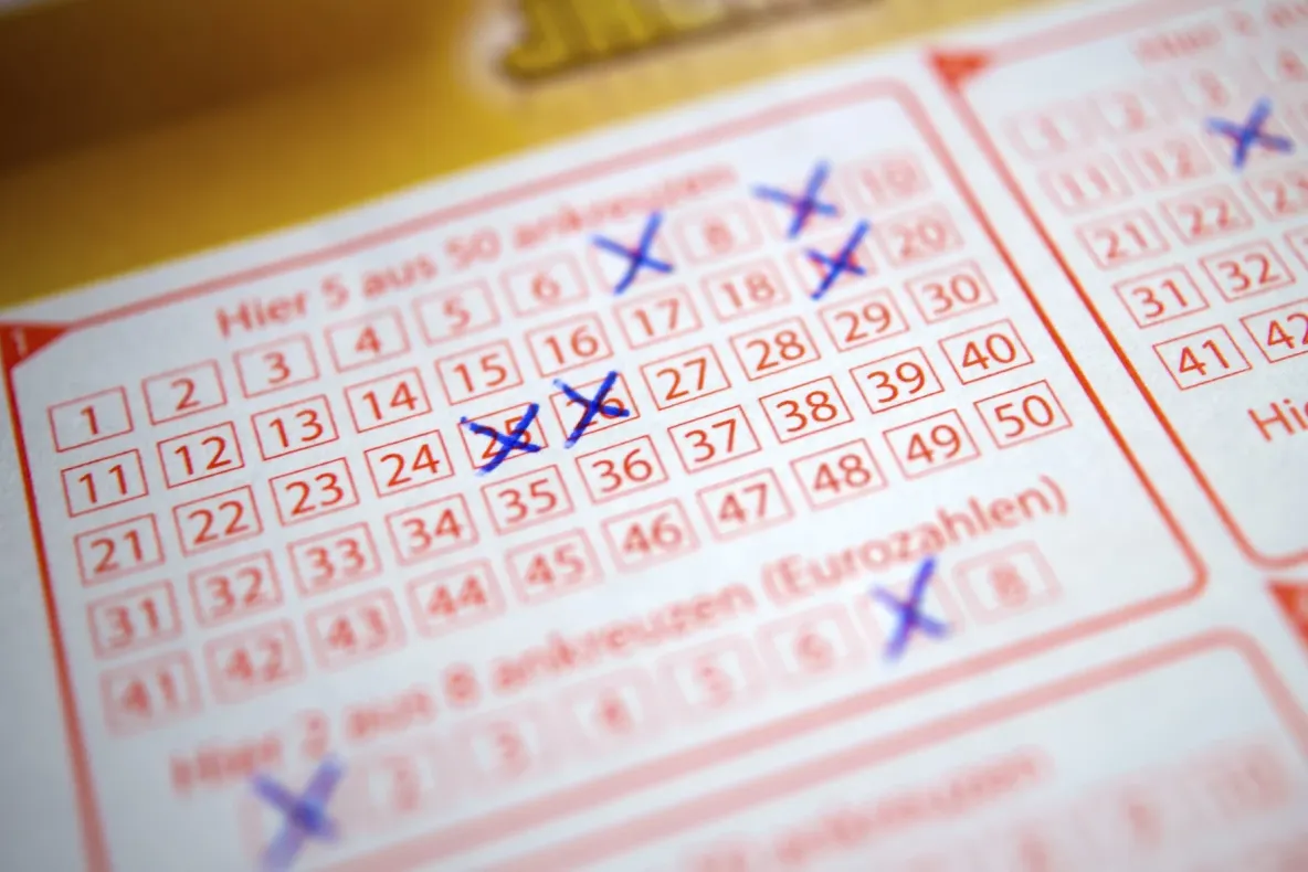 Loto 6/49, Joker și Noroc, 4 octombrie 2026. Ce premii sunt puse în joc la extragerea de duminică