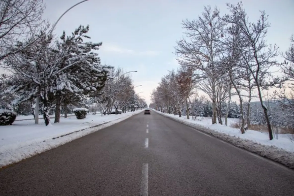 Pneurile care refuză să aleagă între anotimpuri
