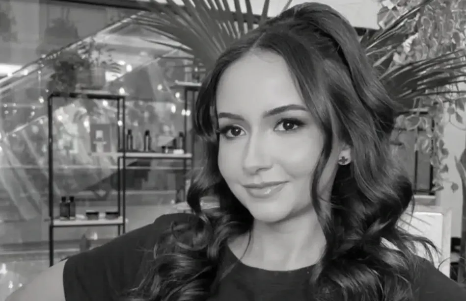  Influenceriță de 33 de ani, moartă după o operație estetică complexă. A lăsat în urmă trei copii: „A fost dragostea vieții mele”