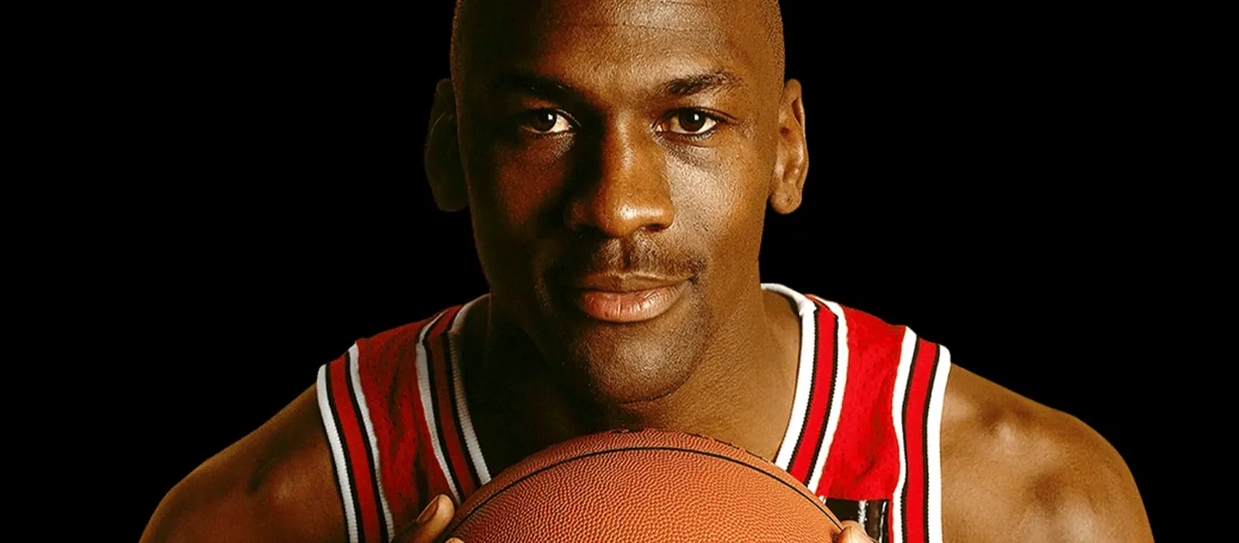 Tricoul lui Michael Jordan din finala NBA 1998, vândut pentru 14 milioane de dolari