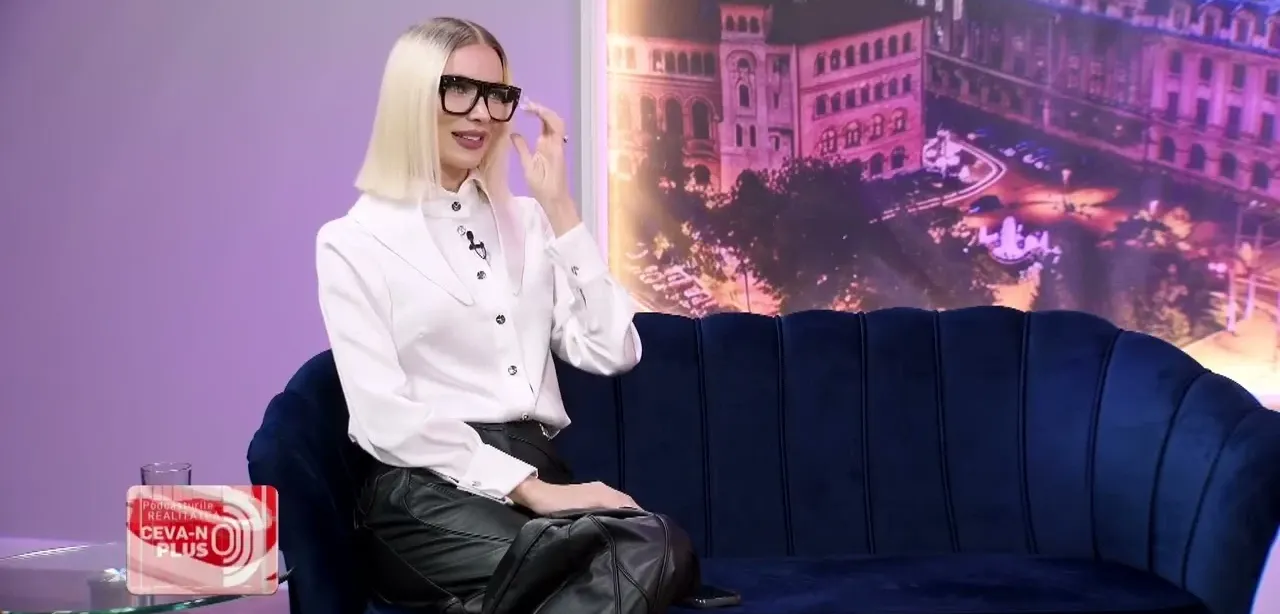 Andreea Simona Sîrbu, la Realitatea PLUS: Peste 350 de metri de pene de struț pentru o creație spectaculoasă