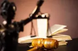 Fostă directoare economică, trimisă în judecată pentru delapidarea a 4,5 milioane de lei prin 18 transferuri bancare
