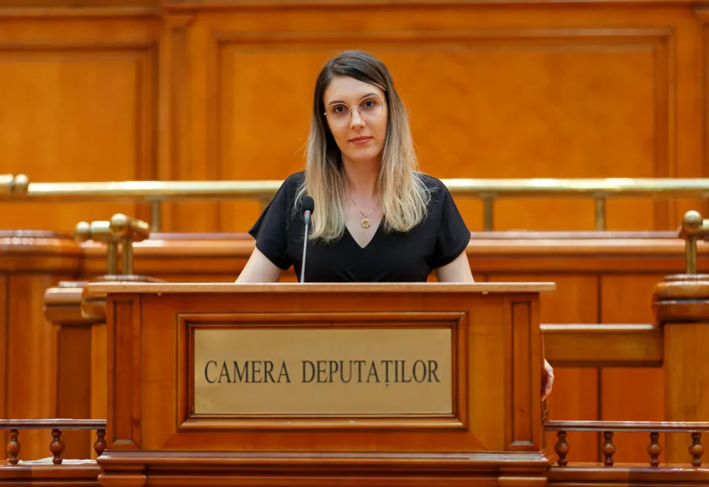 Circ total în Parlament pe banii țării, cu Buzoianu și Miruță în prim-plan. Comentarii cu tentă sexuală și acuzații grave la adresa reziștilor - VIDEO