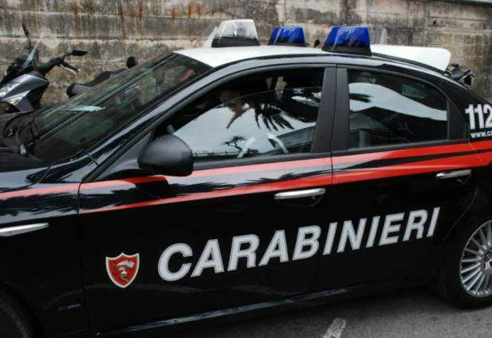 Român arestat în Italia, acuzat că și-a bătut soția gravidă și a obligat-o să se prostitueze