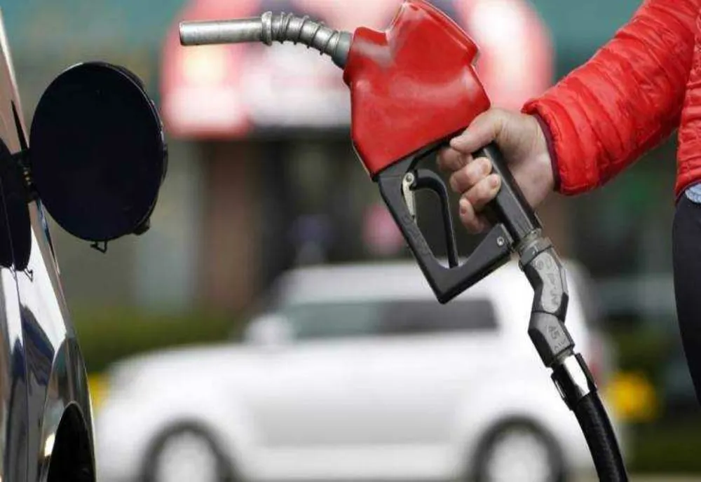 Carburanții se ieftinesc în România. Benzina a coborât la 8,5 lei pe litru