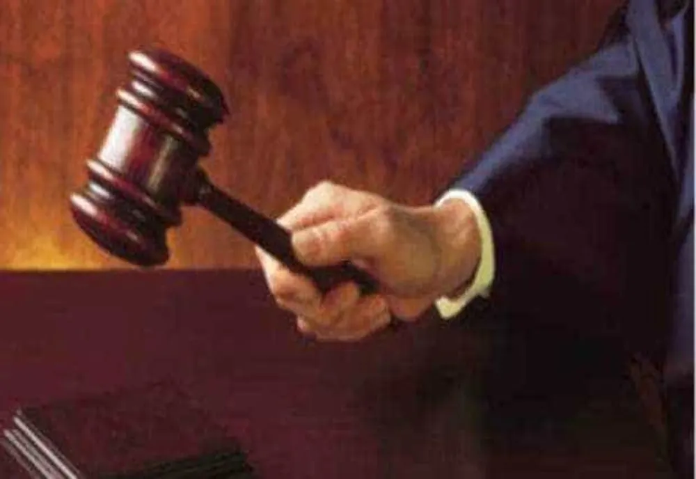 Un primar cere instanței să-i „repare” imaginea. A dat în judecată o comerciantă dintr-o piață
