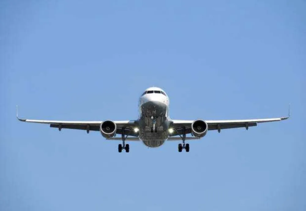 Vești bune pentru cei care zboară cu avionul. Pasagerii scapă de unele taxe și pot primi despăgubiri mai repede