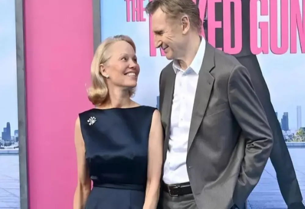 NEW COUPLE ALERT! PAMELA ANDERSON ȘI LIAM NEESON AU O RELAȚIE ROMANTICĂ