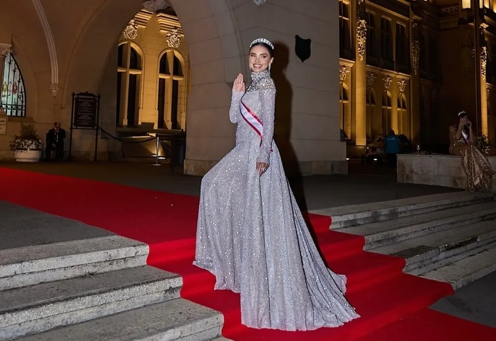 ADELINA PESTRIȚU, APARIȚIE REGALĂ! STILUL EI AMINTEȘTE DE ELEGANȚA LUI KATE MIDDLETON