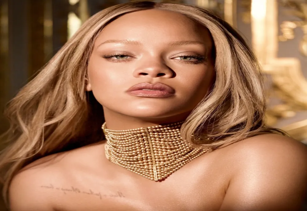 Rihanna, vizată de un atac armat: o femeie a tras 10 focuri spre locuința cântăreței