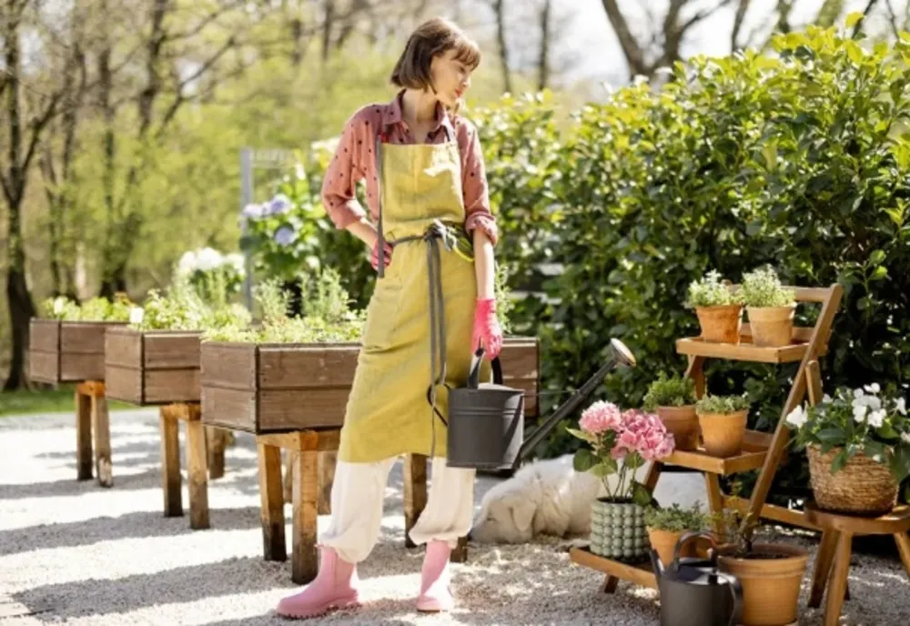 Îmbrăcămintea horticolă intră într-o nouă eră - acum e la modă să te îmbraci ca un grădinar