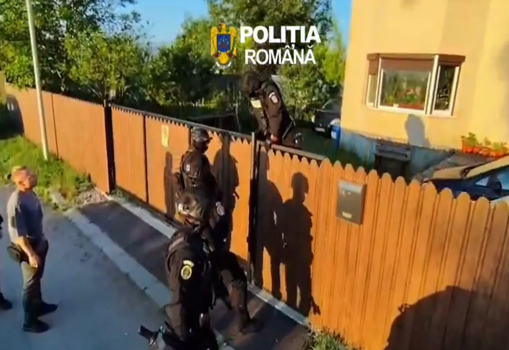 VIDEO Șase tineri reținuți la Brașov într-un dosar de extremism