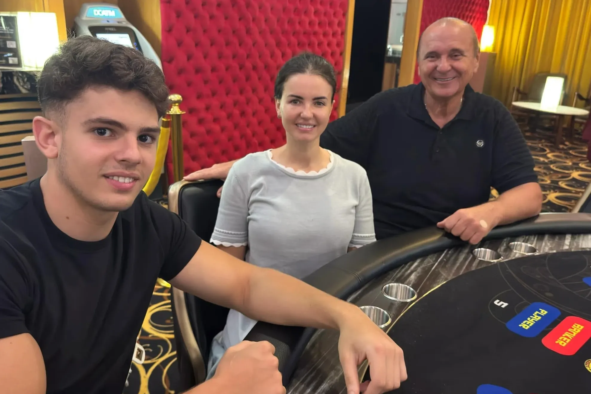 Mădălina Apostol, alături de fiul ei și Nick Rădoi