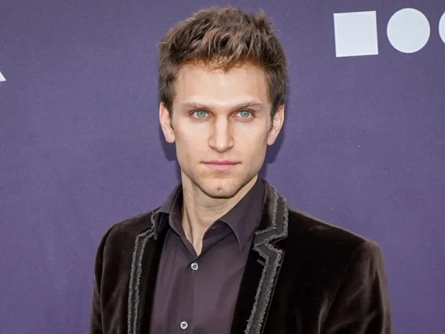 Keegan Allen, actorul din „Pretty Little Liars”, jefuit sub amenințarea armelor la Los Angeles