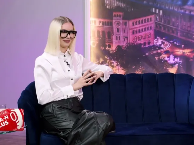 Podcasturile REALITATEA – Ceva-n PLUS. Andreea Simona Sîrbu, în premieră la Realitatea Plus: secretele designului vestimentar