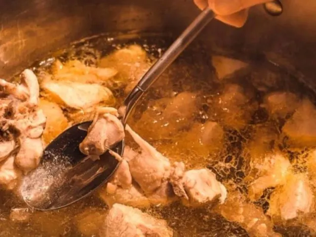 Este sănătos să consumi spuma albă care apare la fierberea cărnii?
