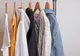 Sfatul simplu și surprinzător pentru a preveni ca hainele tale să prindă miros de mucegai în dulap