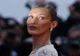 Bella Hadid, spectaculoasă la Cannes! Rochia ei a necesitat 22.000 de ore de broderie și munca a 130 de artizani
