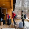 Airbnb a schimbat regulile pentru turiști. Ce nu vor mai putea cere gazdele