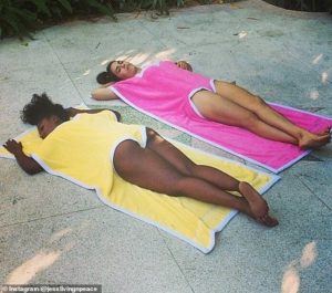 Towelkini E Accesoriul De Plajă La Modă In Această Vară Dar Tu